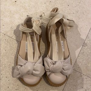 Puma never worn wrap shoes fit like a 6.5